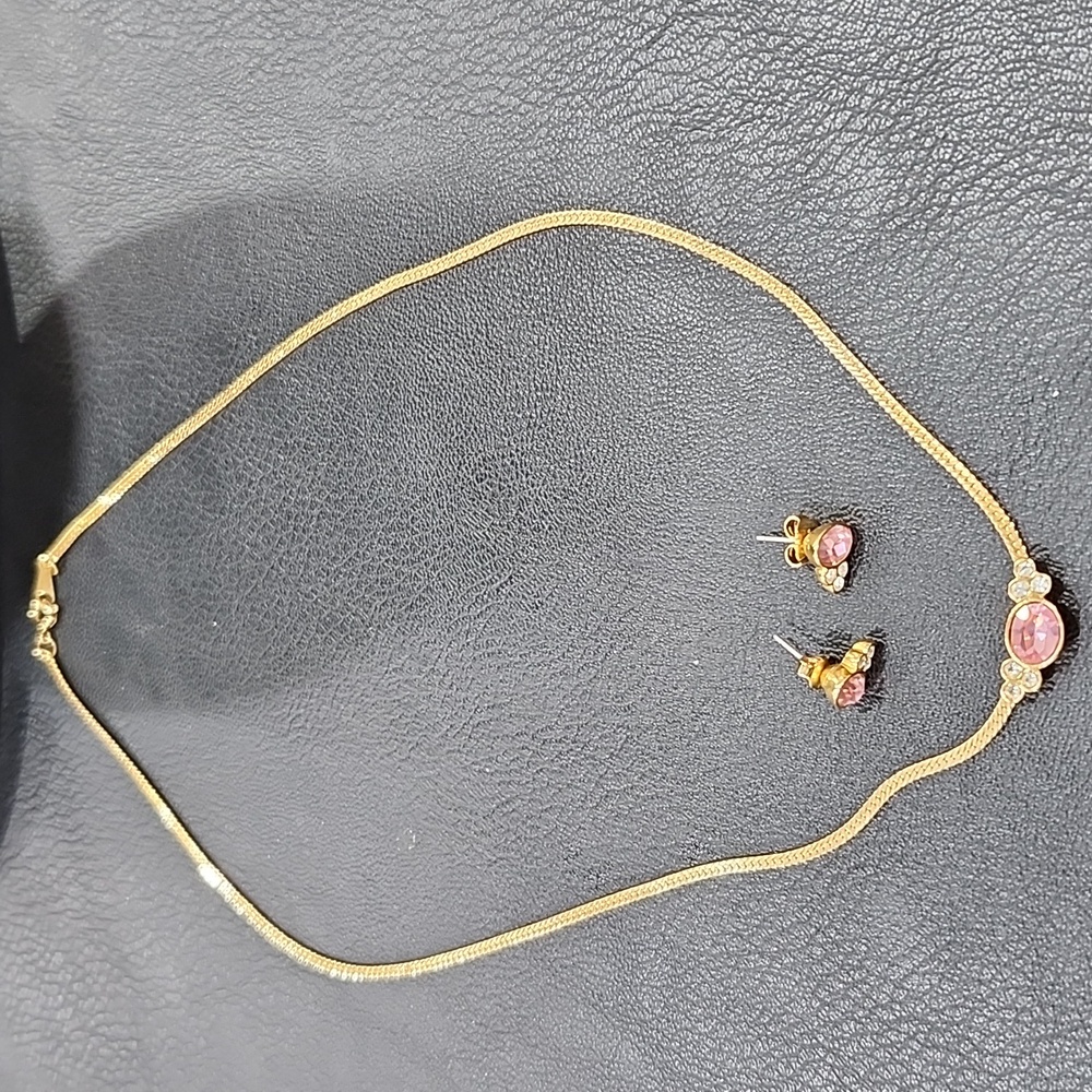 VINTAGE AVON GOLD with PINK and CLEAR RHINESTONES NECKLACE and EARRINGS SET - Picture 4 of 5